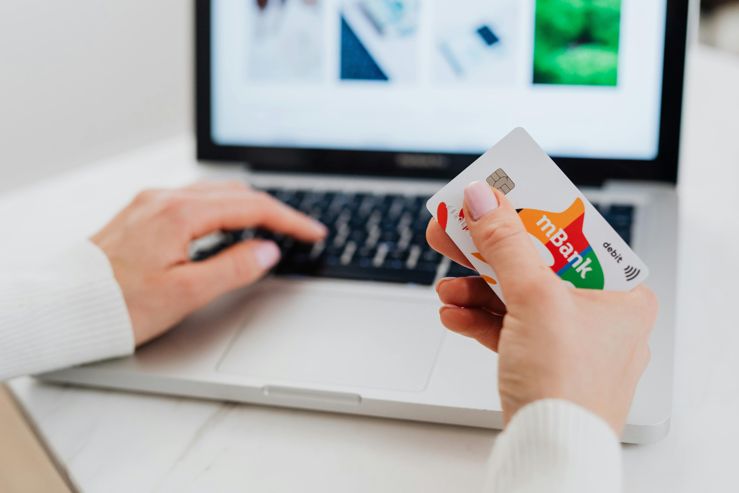 🌐🛒 ¿Sabes cómo comprar en línea de forma segura? Descubre nuestra guía desenfadada para un shopping con final feliz.